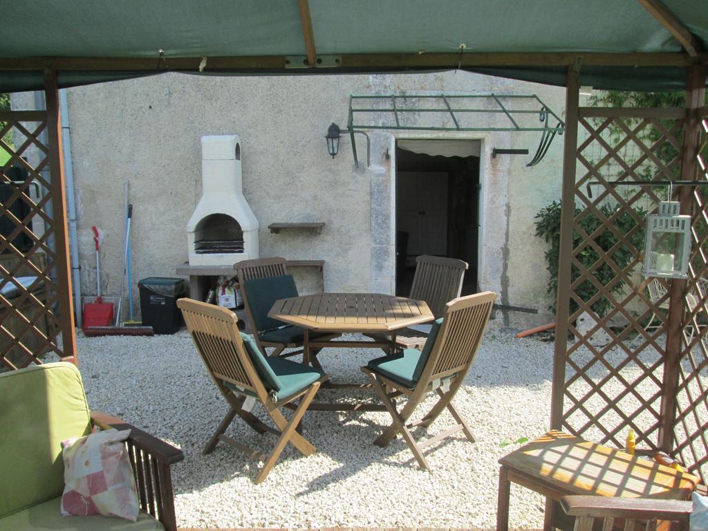 Le Petit Lavoir Saint-Paul-Lizonne Εξωτερικό φωτογραφία
