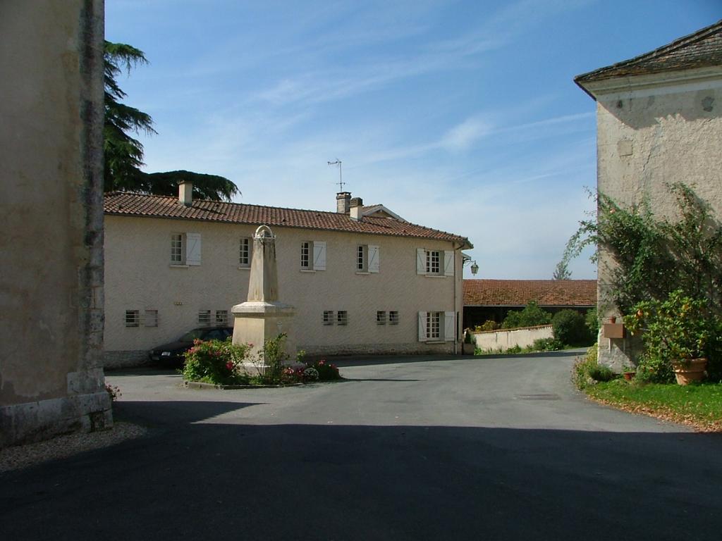 Le Petit Lavoir Saint-Paul-Lizonne Εξωτερικό φωτογραφία