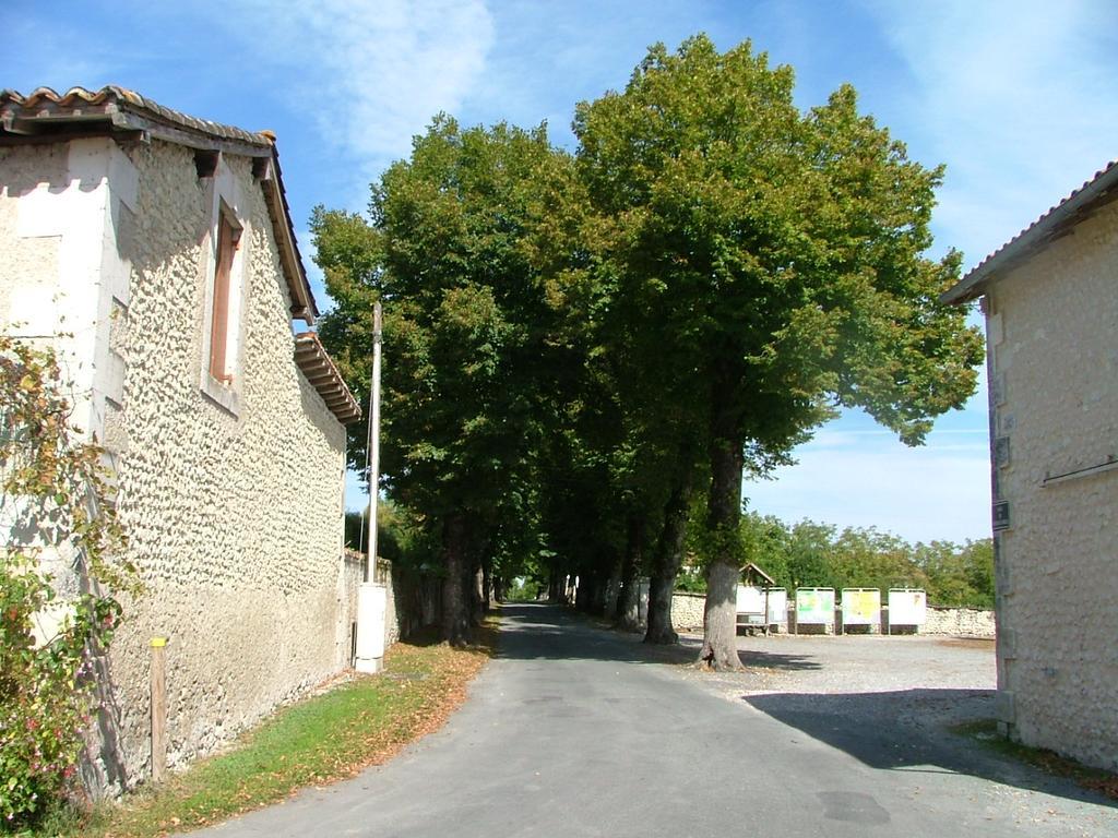 Le Petit Lavoir Saint-Paul-Lizonne Εξωτερικό φωτογραφία